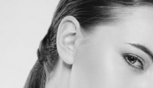 facial-sculpting-method הצמדת אוזן אחת